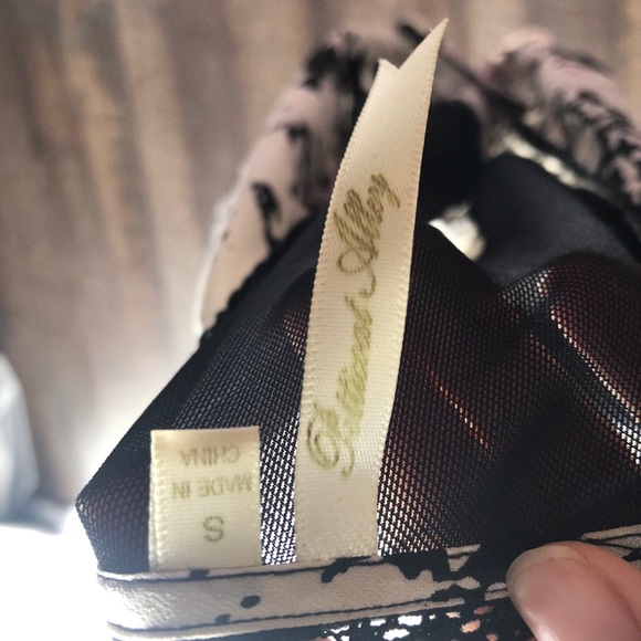 Black n white Sheer Blouse small - Picture 3 of 3